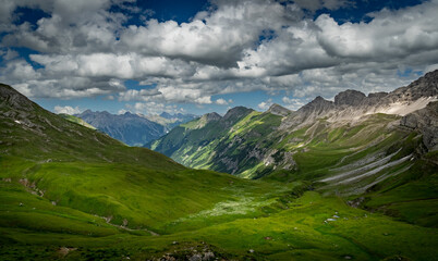 Obraz premium landscape with mountains and clouds