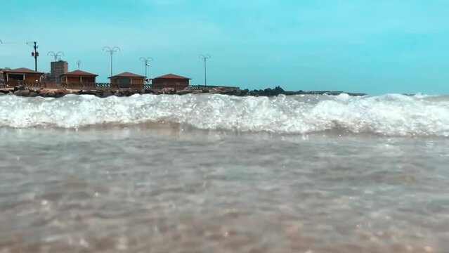 Pequeña Ola De Mar Chocando En Un Mar De Una Playa De Venezuela