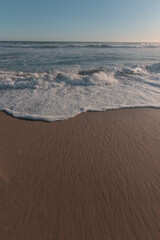 No hay nada como el sonido de las olas rompiendo y la sensación de la arena entre los dedos de los pies mientras caminas por la orilla. Estos recuerdos son perfectos y están esperando a ser fotografia