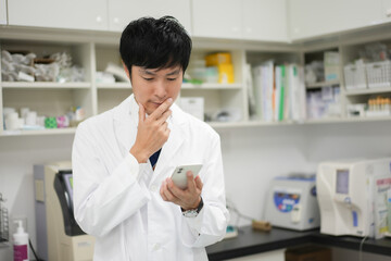 病院のお医者さん男性