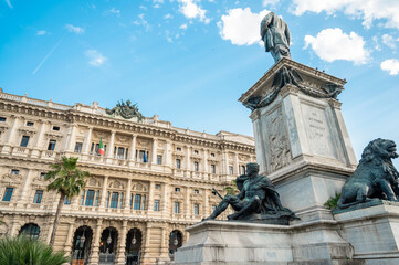 Fototapeta na wymiar Monument to Camillo Benso in Rome, Italy
