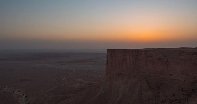 Timelapse of the sun setting at Edge of the World escarpment tourist area near Riyadh, Saudi Arabia