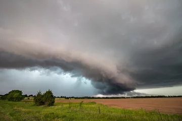 Muurstickers A shelf cloud and severe storm filled with rain and hail over a farm field in Kansas. © Dan Ross