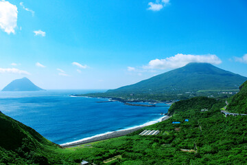 海と八丈富士山（東京都八丈島）