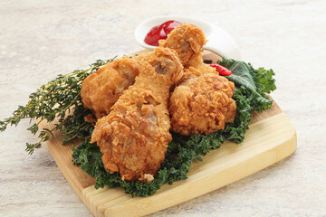Fried chicken drumsticks with tomato sauce
