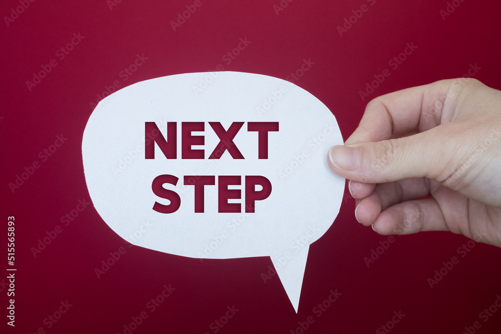 Aufkleber speech bubble in front of colored background with next step text.