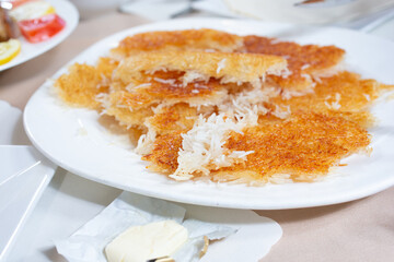 A view of a plate of tadig.