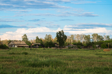 Obraz premium clouds over a house in the countryside