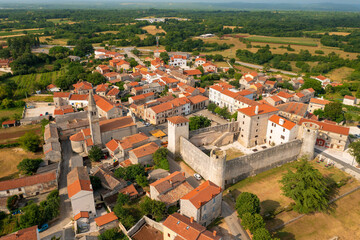 Obraz premium Aerial view of Svetvincenat town in Istra, Croatia