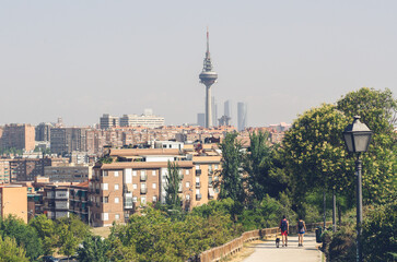 Obraz premium Madrid Skyline view with people having a walk with a dog