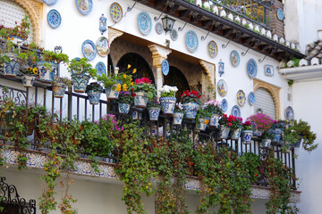 Maison andalouse décorée de fleurs