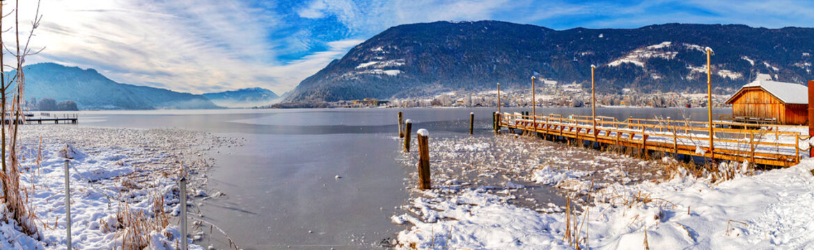 View of a dreamy winter landscape at the lake Ossiacher See in Carinthia, Austria. Blick auf eine vertr&auml;umte Winterlandschaft am Ossiacher Sees in K&auml;rnten, &Ouml;sterreich