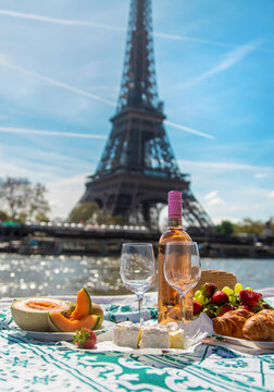Picnic and wine near the Eiffel Tower. Selective focus.