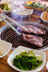 구워지고 있는 한국식 소고기 바비큐