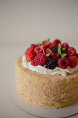 Napoleon cake with fresh berries - 515630873