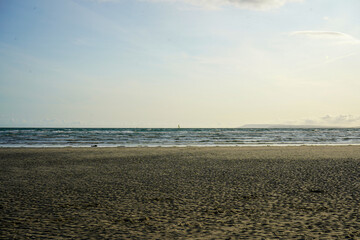 Obraz premium Evening sun on a sandy beach