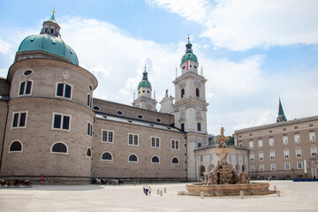 Fototapeta na wymiar Der Dom in Salzburg