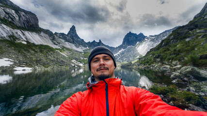 selfie of a guy against the background of mountains