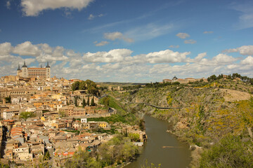 Fototapeta na wymiar river Tajo flowing across Toledo