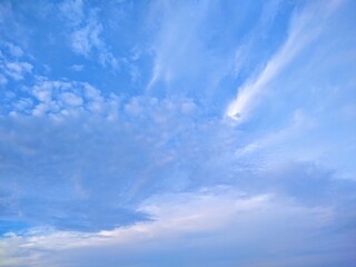 Fototapeta premium Combination Fluffy and Streaked Summer Cloudscape