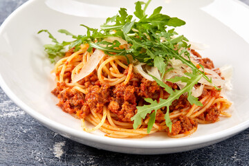 bolognese pasta with tomato sauce