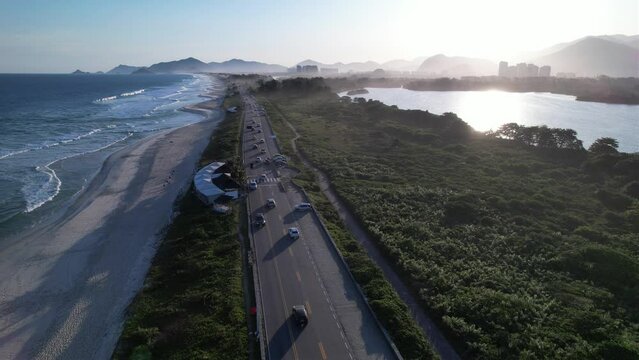 RIO DE JANEIRO PRAIA DA RESERVA EM PLENO INVERNO CARIOCA