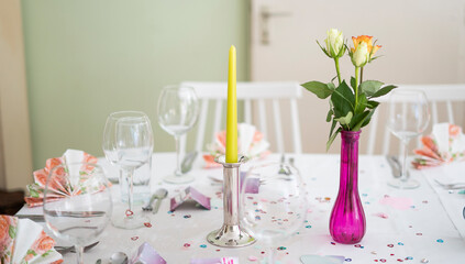 Tischgedeck auf einer Hochzeit