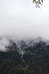 Montaña con nubes - Mittenwald, Alemania 