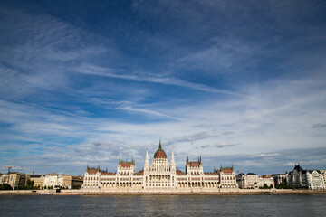 Fototapeta premium budapest city skyline at Hungalian Parliament and Danube River Budapest Hungary