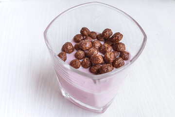 Light breakfast. Yogurt with chocolate balls. Children's menu. What to cook for breakfast. Useful snack. Healthy Eating. 