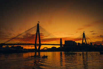 Fototapeta na wymiar view of sunrise in the city 