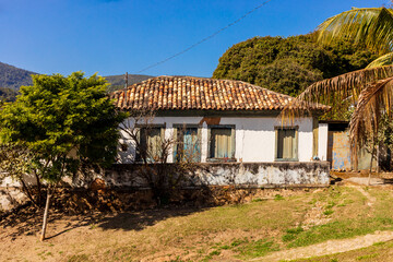 Fototapeta na wymiar Old house in the district of Cocais