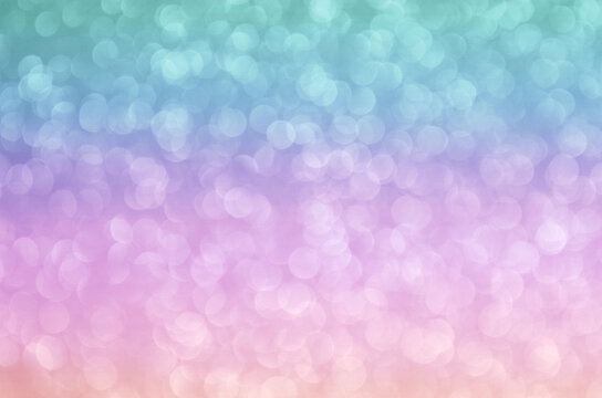 Fondo glitter con efecto bokeh desenfocado de color degradado rosa, azul, lila, violeta, turqueza, anaranjada, verde.  Se puede usar como fondo.