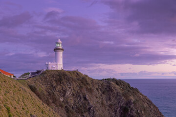 Naklejka premium a wide angle view of the historic lighthouse at sunrise on a spring morning at byron bay