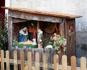 Presepe natalizio esposto in una chiesa a parma - obrazy, fototapety, plakaty