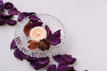 アロマキャンドルと花びらのポプリ
