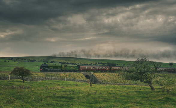 46115 Scots Guardsman passes Smardale Fell