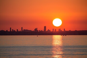 Atardecer  visto desde calpe con Benidorm de fondo