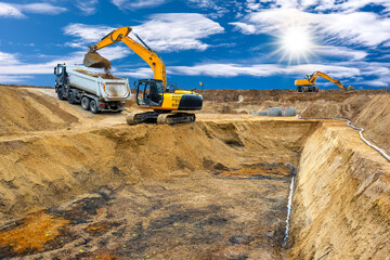 Bagger arbeitet auf einer Baustelle