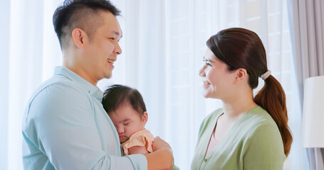 Obraz premium Young parent hug with child