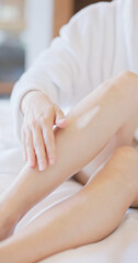 Obraz na płótnie Canvas woman leg skin care concept