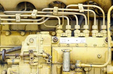 A old injector pump set of the old yellow engine.