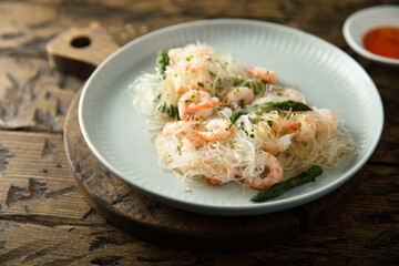 Rice noodles with shrimps and asparagus