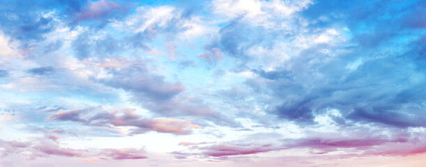 Fototapeta na wymiar beautiful clouds on summer evening