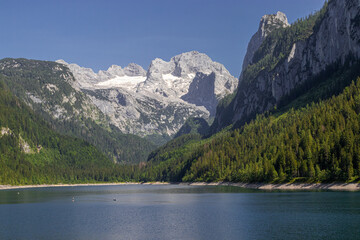 Fototapeta na wymiar Lake Gosau and Hoher Dachstein in the Salzkammergut region, Austria