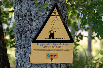 Panneau risque d'électrocution pêche