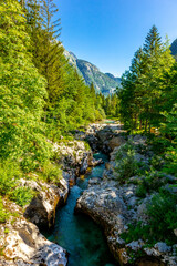 Fototapeta na wymiar Willkommen im wunderschönen Soča-Tal in der Nähe der Julischen Alpen - Slowenien