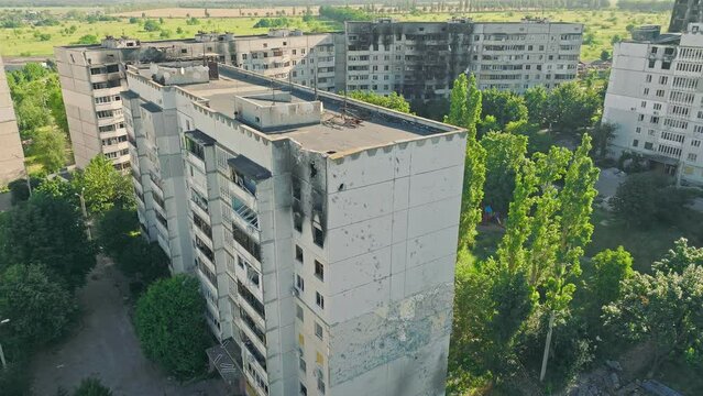 War city house riun destruction ukraine kharkiv conflict street danger aerial