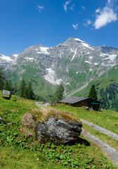 Fototapeta na wymiar Mountains in Austria at a sunny day