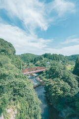 Fototapeta na wymiar 赤い橋と日本の原風景